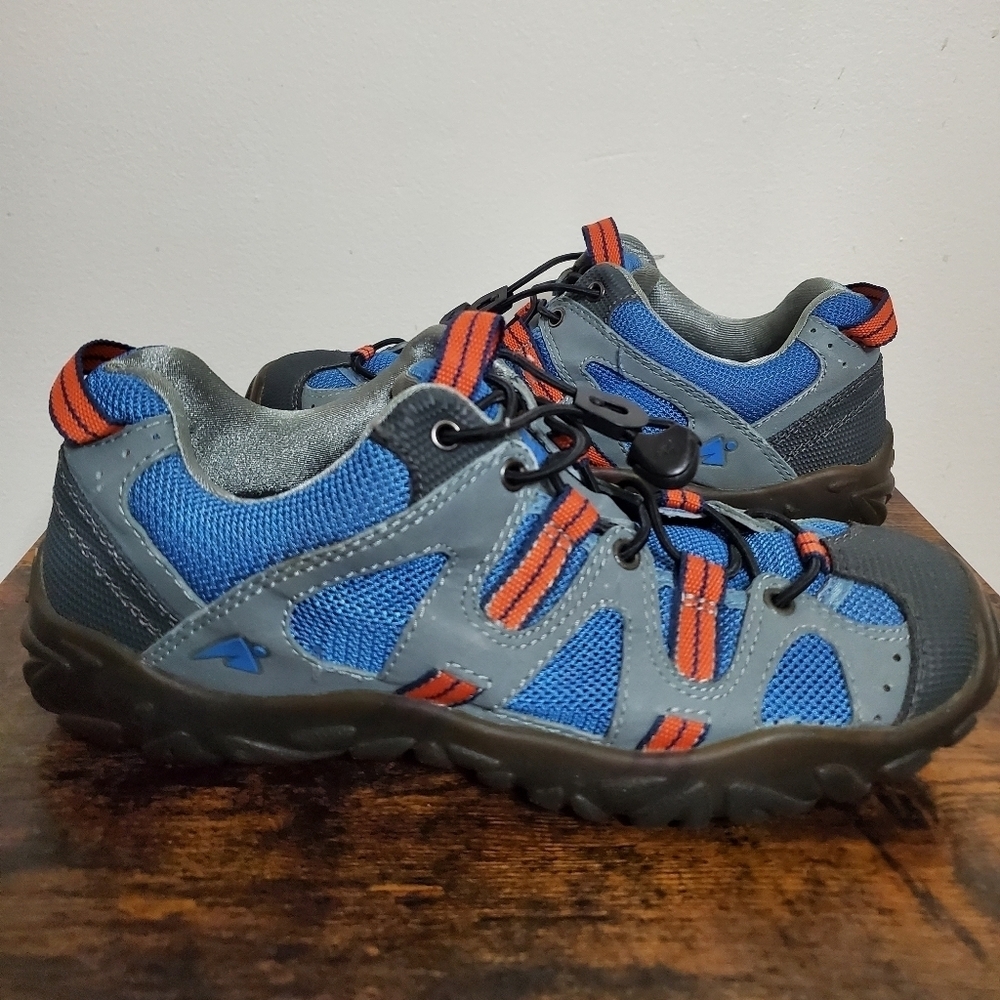Eastern Mountain Sports Womens Hiking shoes size 7.